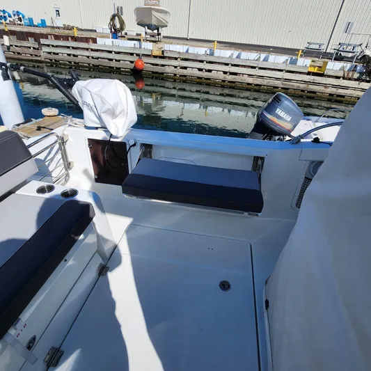 Hanolei Yacht Photos Pics 2021 Jeanneau 9.0 CC boat interior with seating and Yamaha outboard motor.