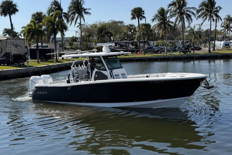 2023 Blackfin 332 CC