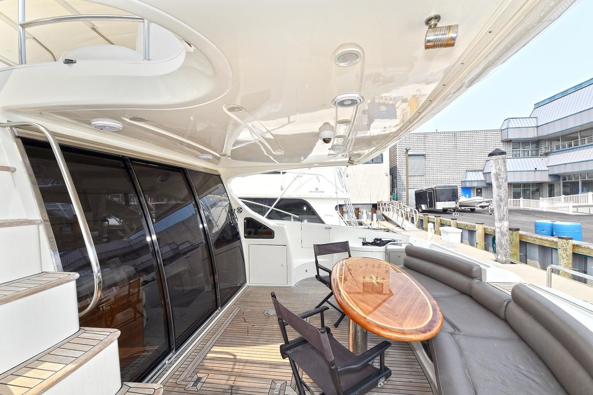2003 Azimut 62 