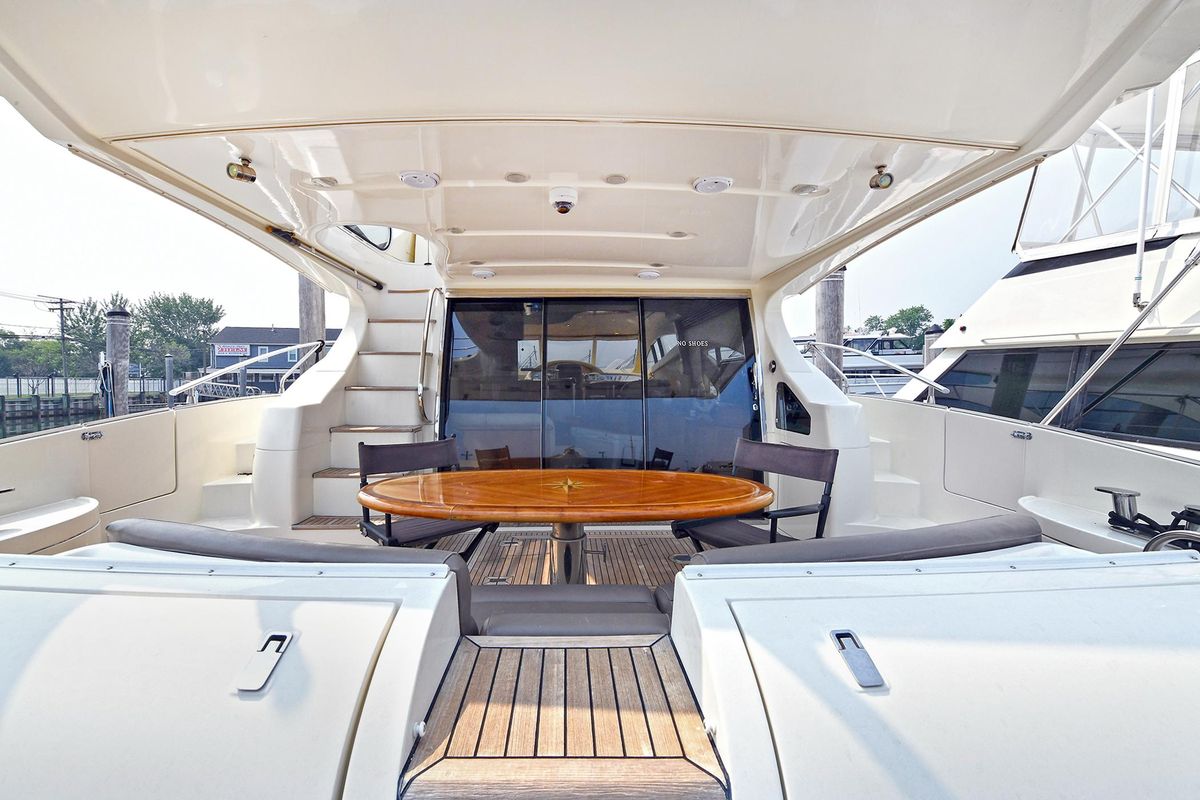 2003 Azimut 62 