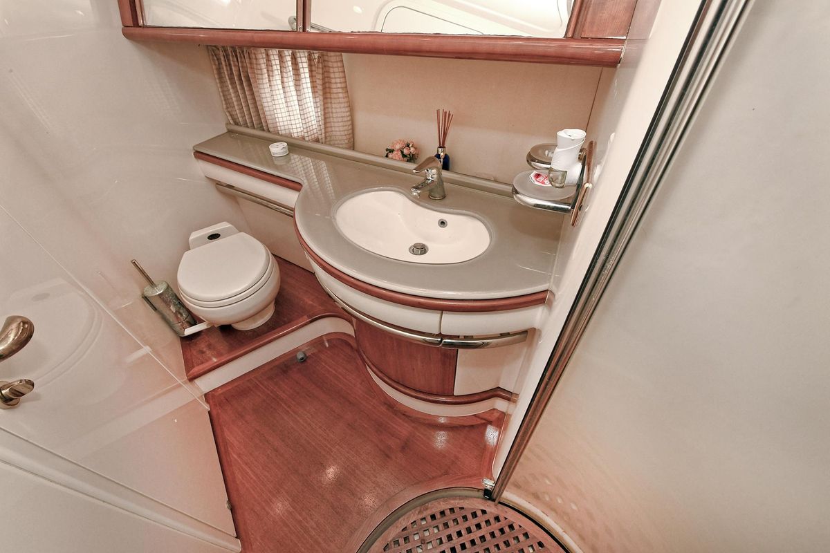 2003 Azimut 62 
