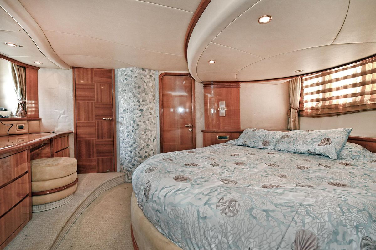 2003 Azimut 62 
