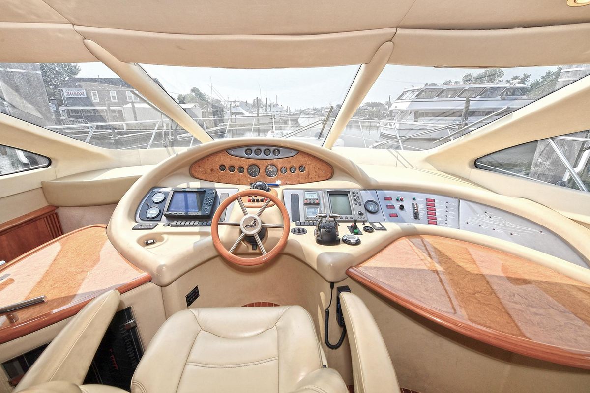 2003 Azimut 62 