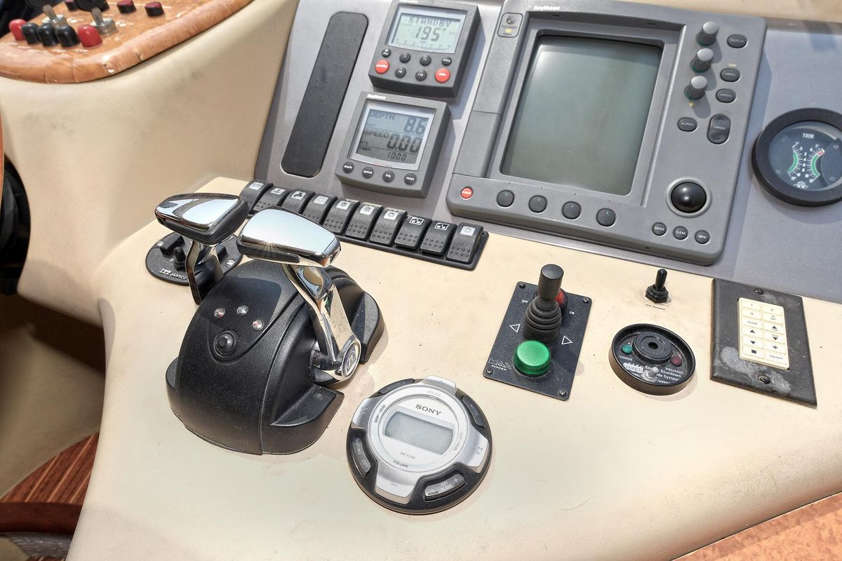 2003 Azimut 62 