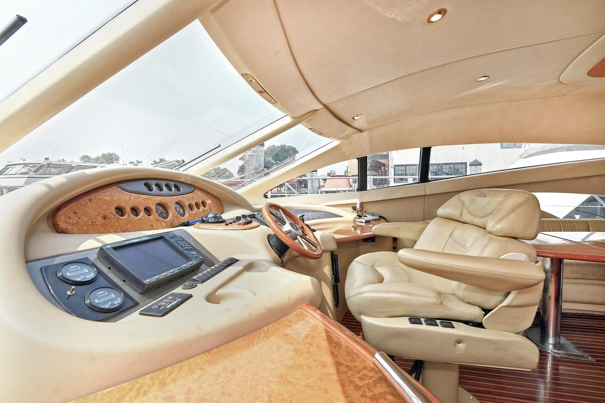 2003 Azimut 62 