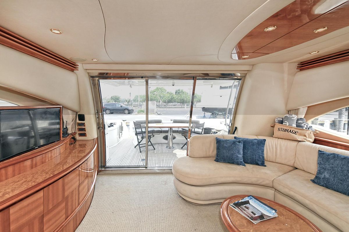 2003 Azimut 62 