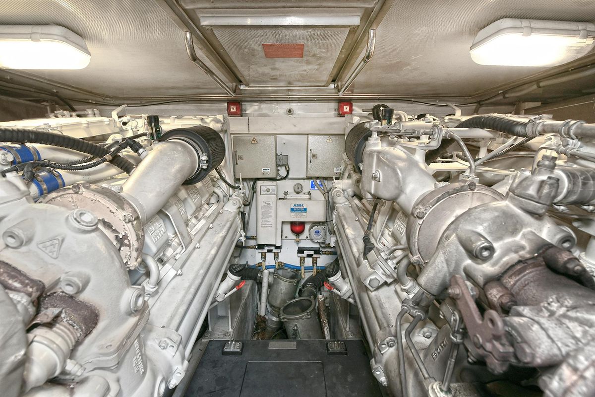 2003 Azimut 62 