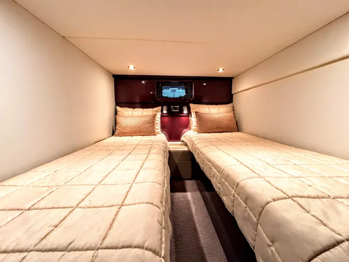 Just Fohr Fun Yacht Photos Pics Mid Cabin