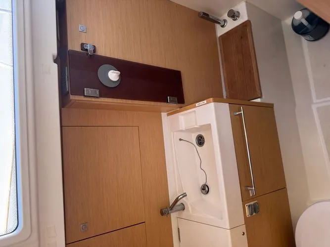 Salt Air Yacht Photos Pics 2018 Jeanneau Sun Odyssey 479 - Image 16