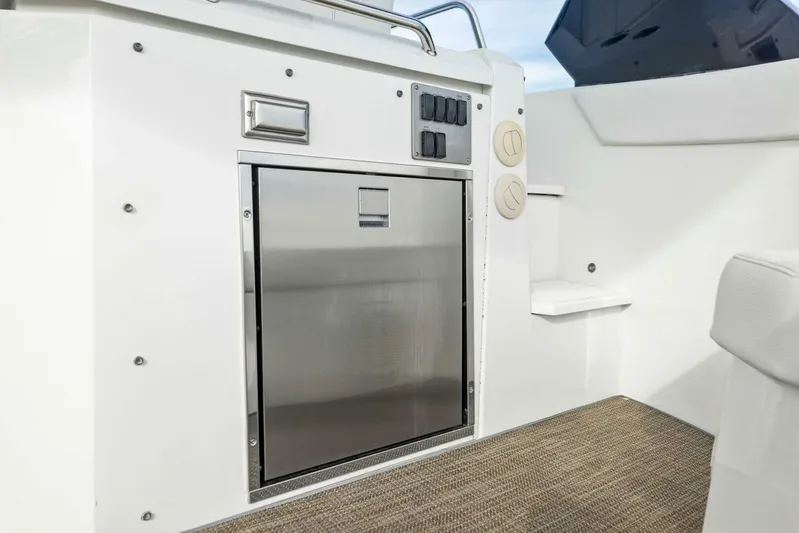 Blue Runner Yacht Photos Pics 2015 Cruisers 390 EC 'Blue Runner'