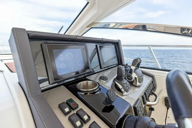 Blue Runner Yacht Photos Pics 2015 Cruisers 390 EC 'Blue Runner'