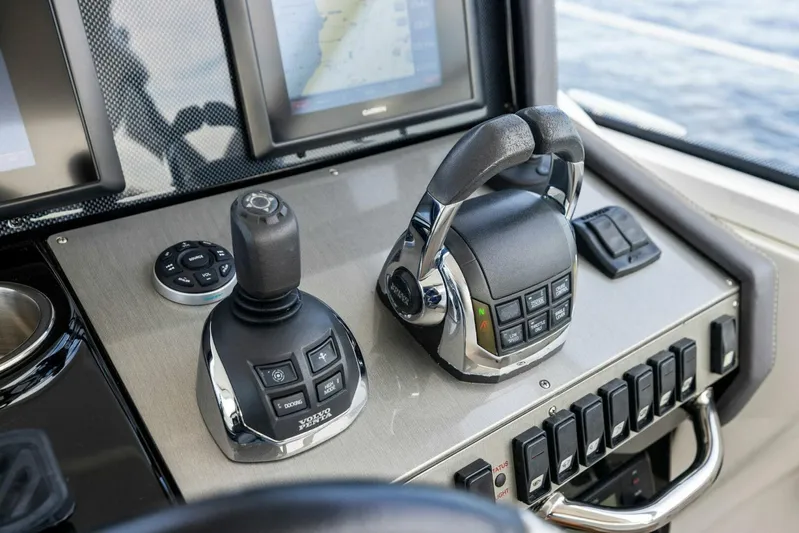 Blue Runner Yacht Photos Pics 2015 Cruisers 390 EC 'Blue Runner'