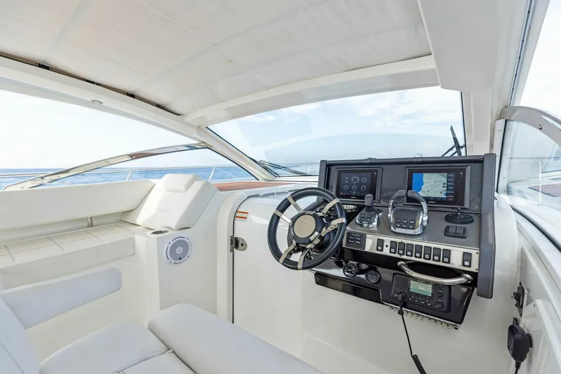 Blue Runner Yacht Photos Pics 2015 Cruisers 390 EC 'Blue Runner'