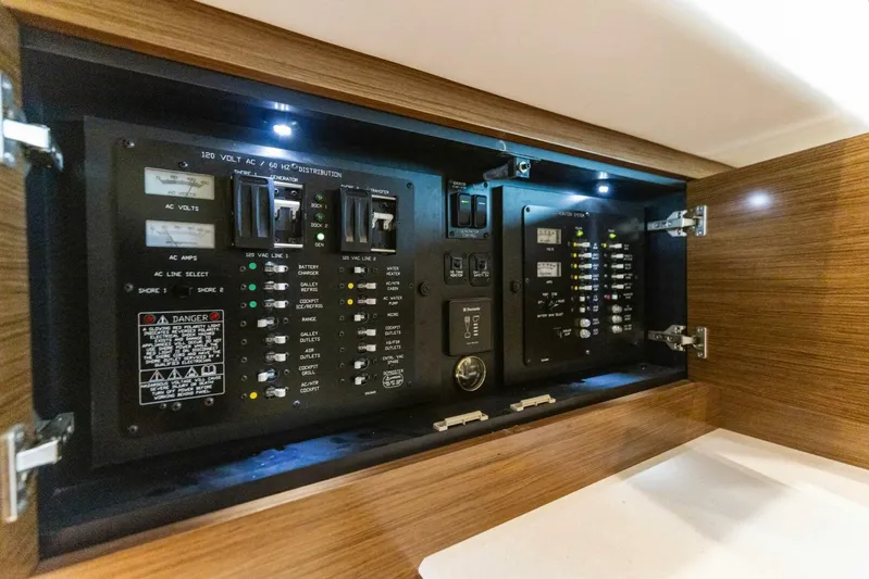 Blue Runner Yacht Photos Pics 2015 Cruisers 390 EC 'Blue Runner'