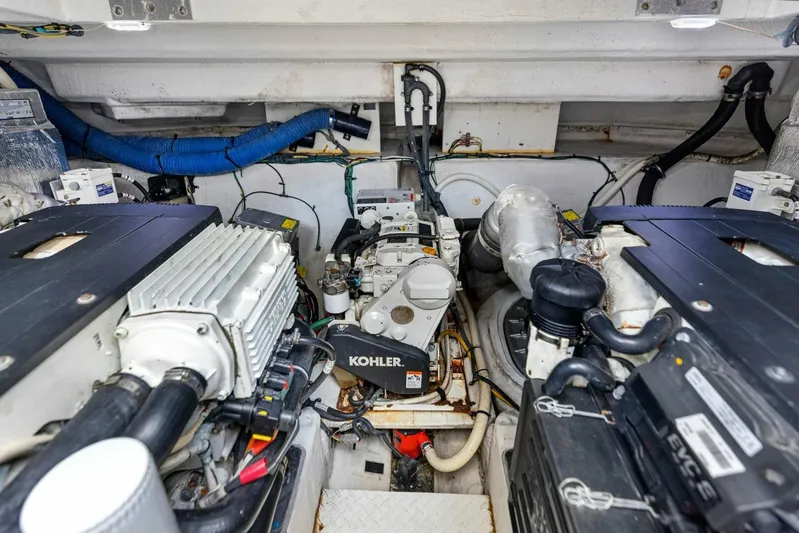 Blue Runner Yacht Photos Pics 2015 Cruisers 390 EC 'Blue Runner'