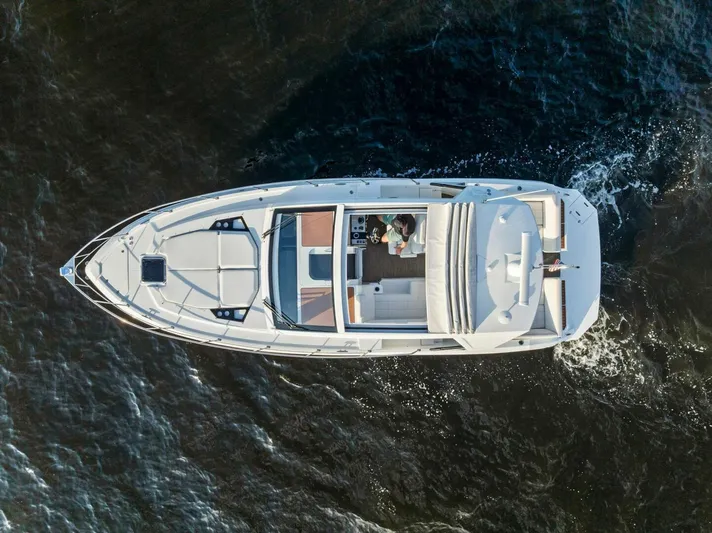 Blue Runner Yacht Photos Pics 2015 Cruisers 390 EC 'Blue Runner'