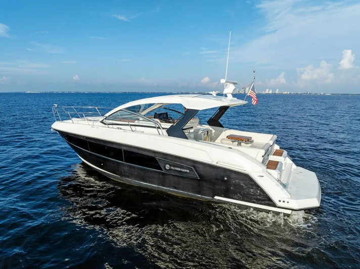 Blue Runner Yacht Photos Pics 2015 Cruisers 390 EC 'Blue Runner'