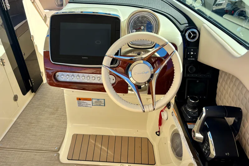  Yacht Photos Pics 2026 Chris-Craft Launch 31 GT dashboard with steering wheel and navigation display.