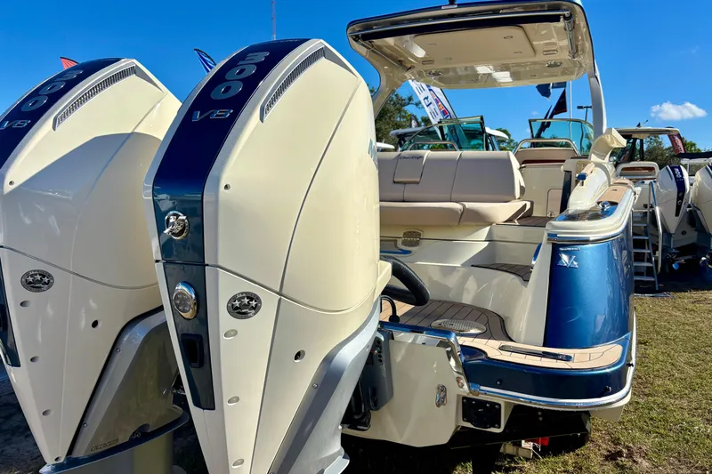  Yacht Photos Pics 2026 Chris-Craft Launch 31 GT boat with dual 300 V8 engines, showcasing luxury design.