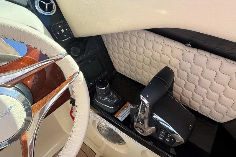  Yacht Photos Pics 2026 Chris-Craft Launch 31 GT steering wheel and control panel, featuring luxurious design elements.