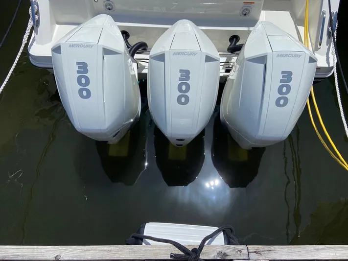  Yacht Photos Pics Triple Mercury 300 outboard engines on a 2021 Boston Whaler 350 Realm boat.