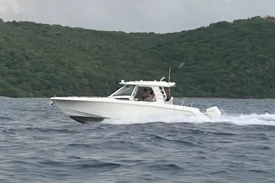 Boston Whaler 350 Realm