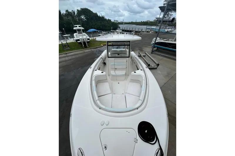 302-176 Brokerage Anthony Yacht Photos Pics 2018 Robalo R302 Center Console boat docked, showcasing spacious seating and sleek design.