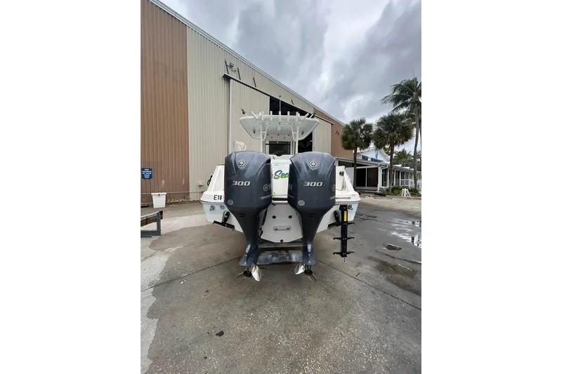 302-176 Brokerage Anthony Yacht Photos Pics 2018 Robalo R302 Center Console boat with twin 300 horsepower engines.