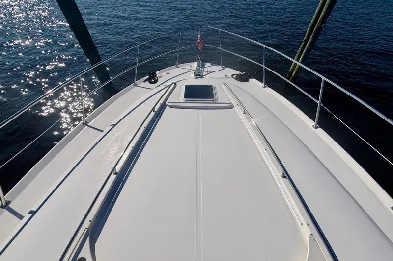  Yacht Photos Pics 2003 Sea Ray 480 Sedan Bridge yacht deck with ocean view.