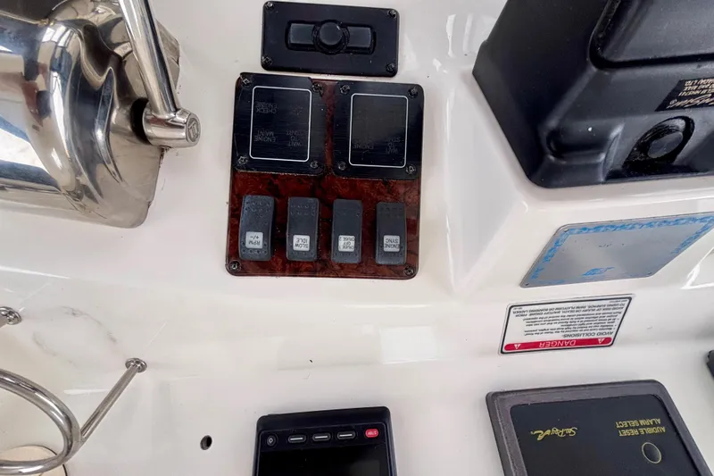  Yacht Photos Pics Control panel of a 2003 Sea Ray 480 Sedan Bridge yacht.