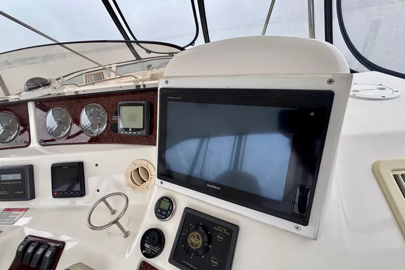  Yacht Photos Pics 2003 Sea Ray 480 Sedan Bridge helm with Garmin navigation display and control instruments.