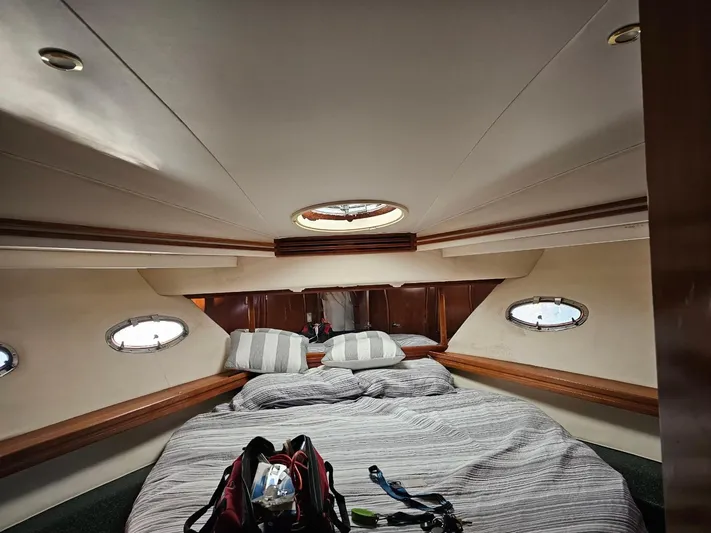 Ocean Life Yacht Photos Pics Interior cabin of 2000 Carver 530 Voyager Pilothouse with bed and portholes.