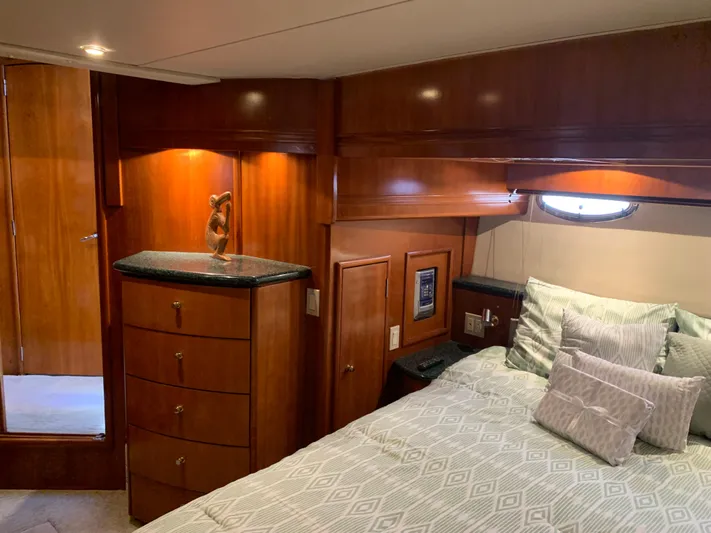 Ocean Life Yacht Photos Pics Luxurious interior of 2000 Carver 530 Voyager Pilothouse with elegant wood finish.