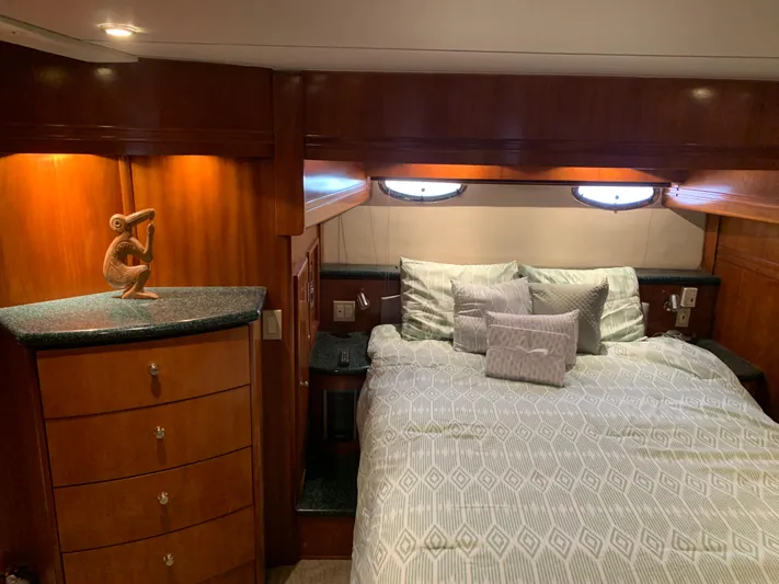 Ocean Life Yacht Photos Pics Luxurious bedroom in 2000 Carver 530 Voyager Pilothouse yacht with elegant wood cabinetry.