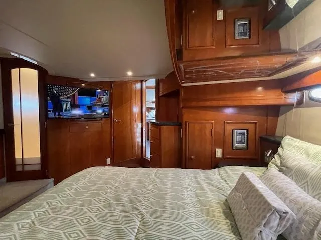 Ocean Life Yacht Photos Pics Luxurious interior of 2000 Carver 530 Voyager Pilothouse with wood cabinetry and cozy bedding.