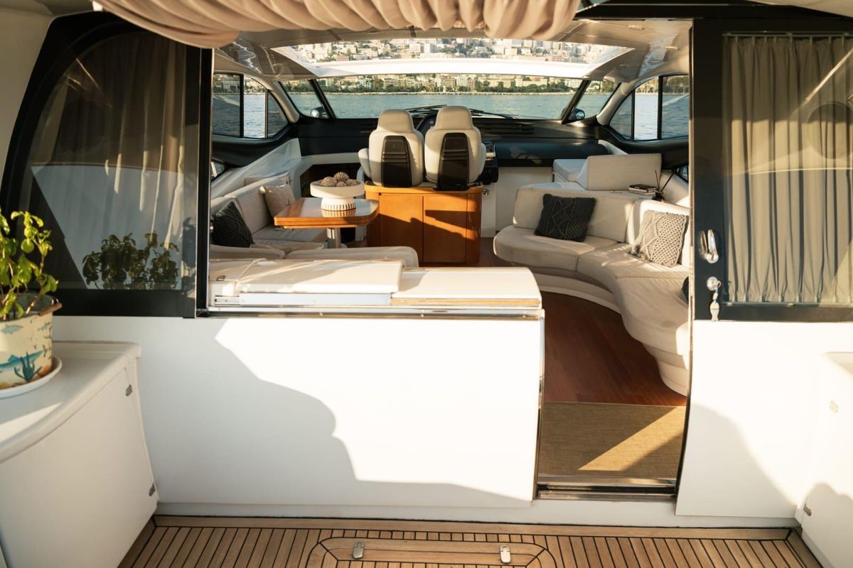 2006 Pershing 63 