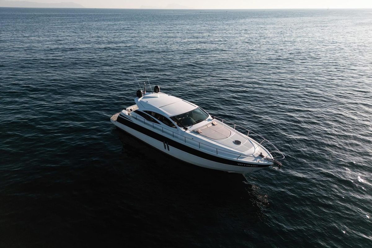 2006 Pershing 63 