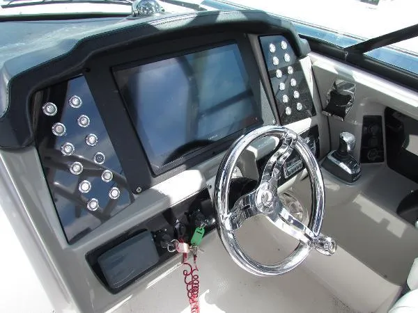 317-147 Ray Brokerage Yacht Photos Pics 2018 Robalo R317 Dual Console dashboard with steering wheel and control panel.