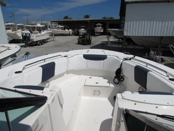 317-147 Ray Brokerage Yacht Photos Pics 2018 Robalo R317 Dual Console boat with spacious seating in a marina setting.