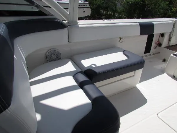 317-147 Ray Brokerage Yacht Photos Pics 2018 Robalo R317 Dual Console boat interior with cushioned seating and speaker.