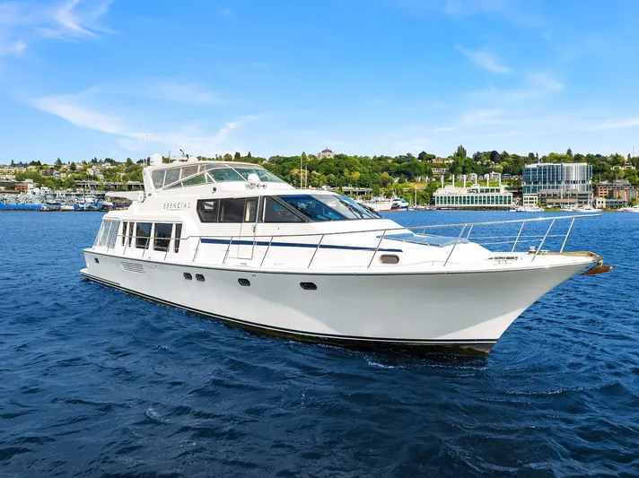 Escencia Yacht Photos Pics 2003 Pacific Mariner Pilothouse yacht cruising on a sunny day.