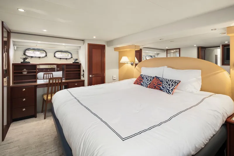 Escencia Yacht Photos Pics Luxurious bedroom in 2003 Pacific Mariner Pilothouse yacht with elegant decor and cozy bedding.