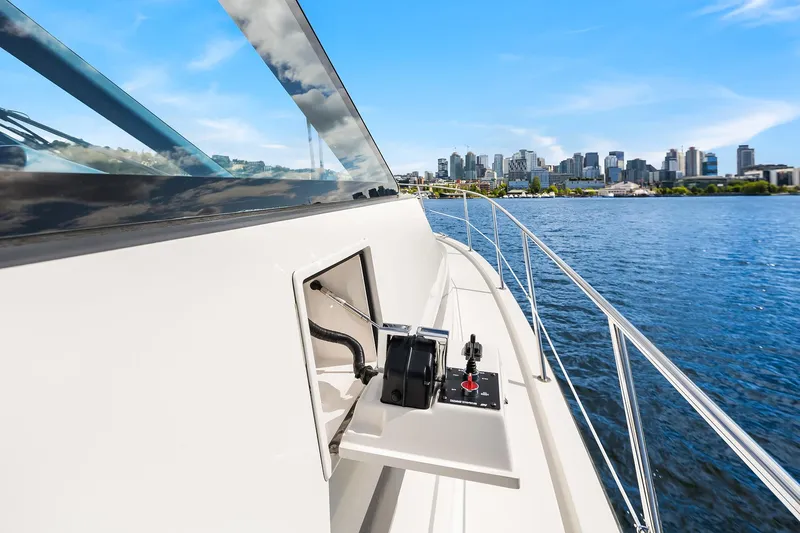 Escencia Yacht Photos Pics 2003 Pacific Mariner Pilothouse yacht with city skyline in the background.
