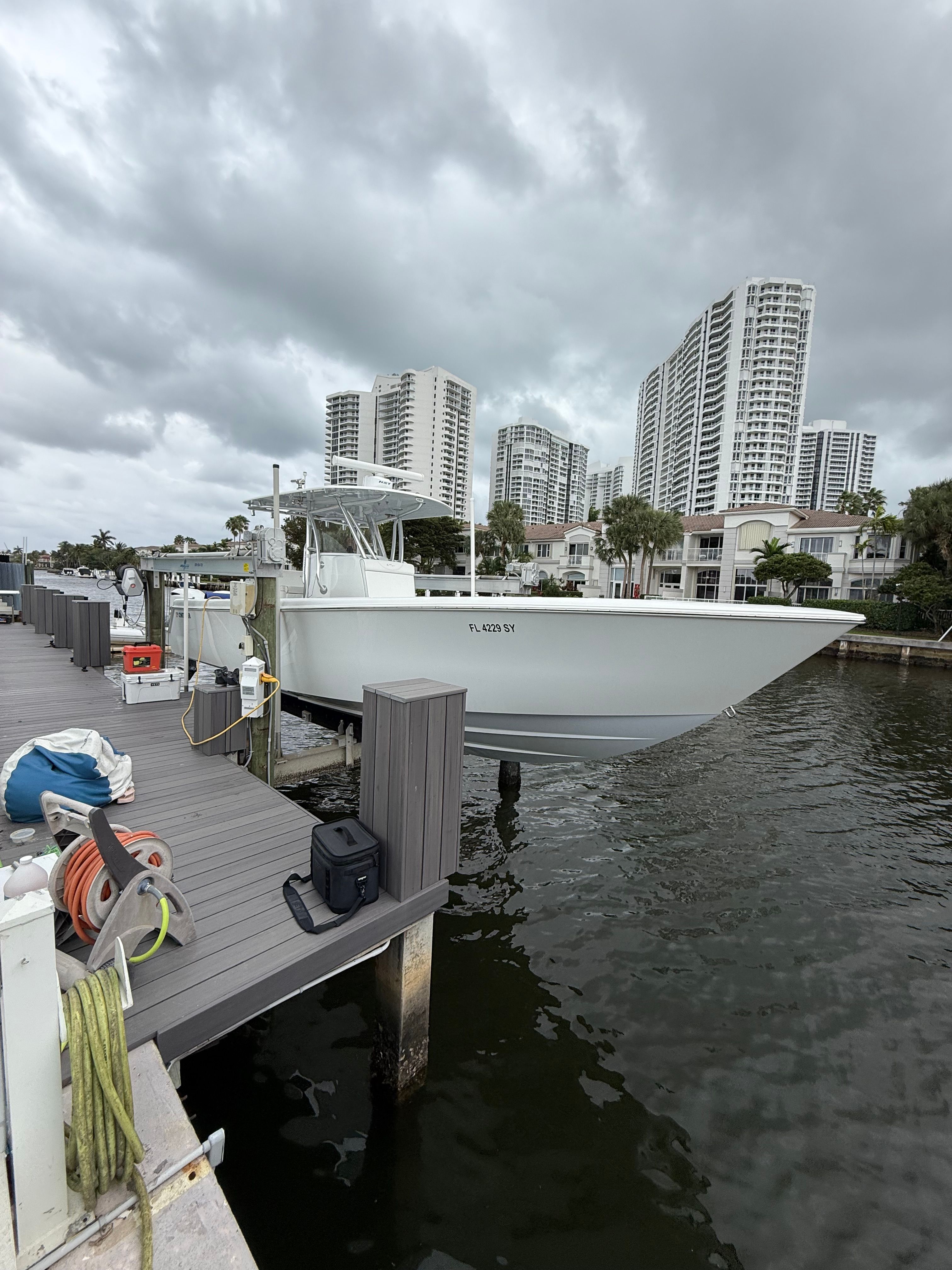 2021 CONTENDER 35 ST - Image 2