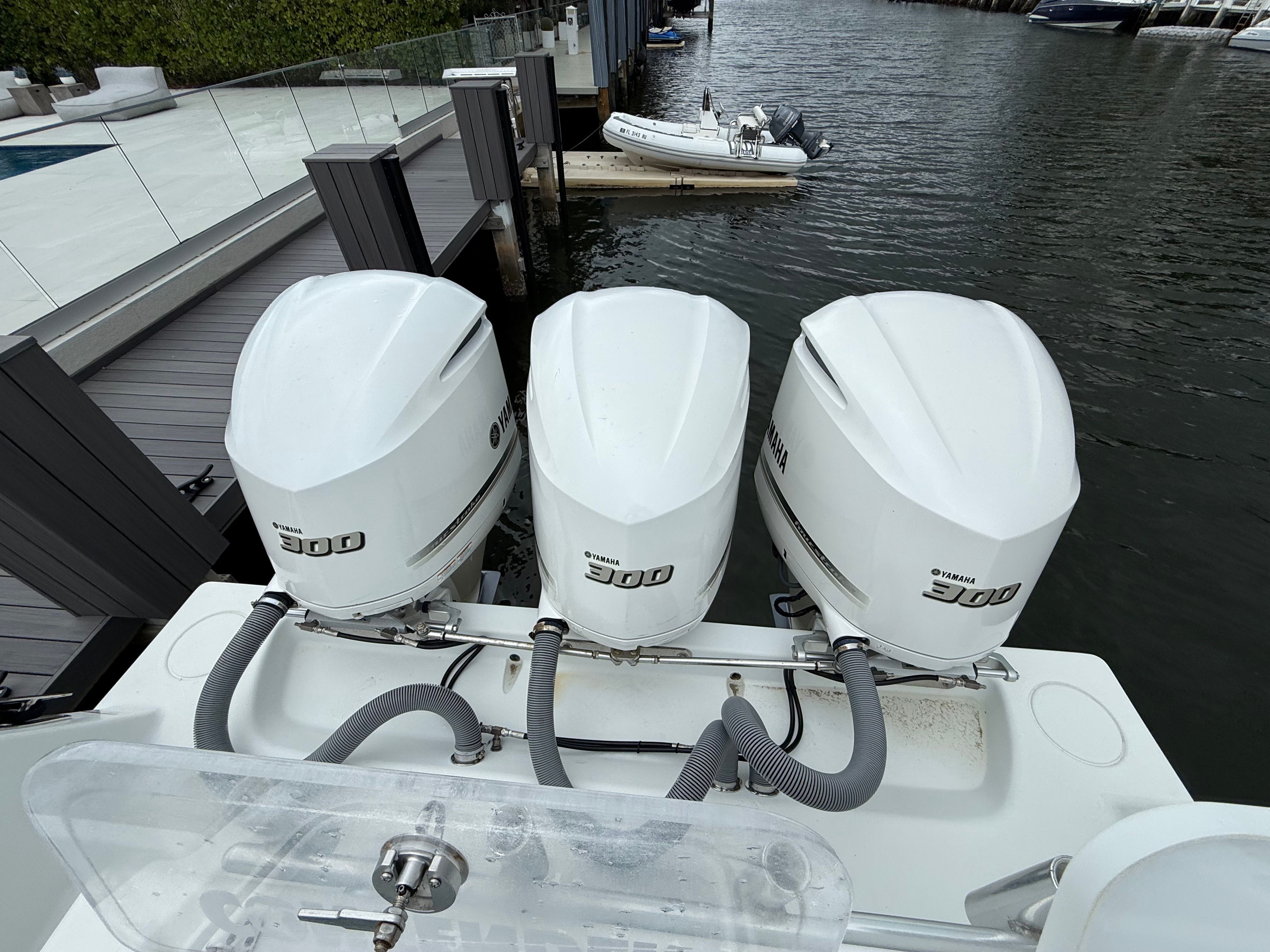 2021 CONTENDER 35 ST - Image 8