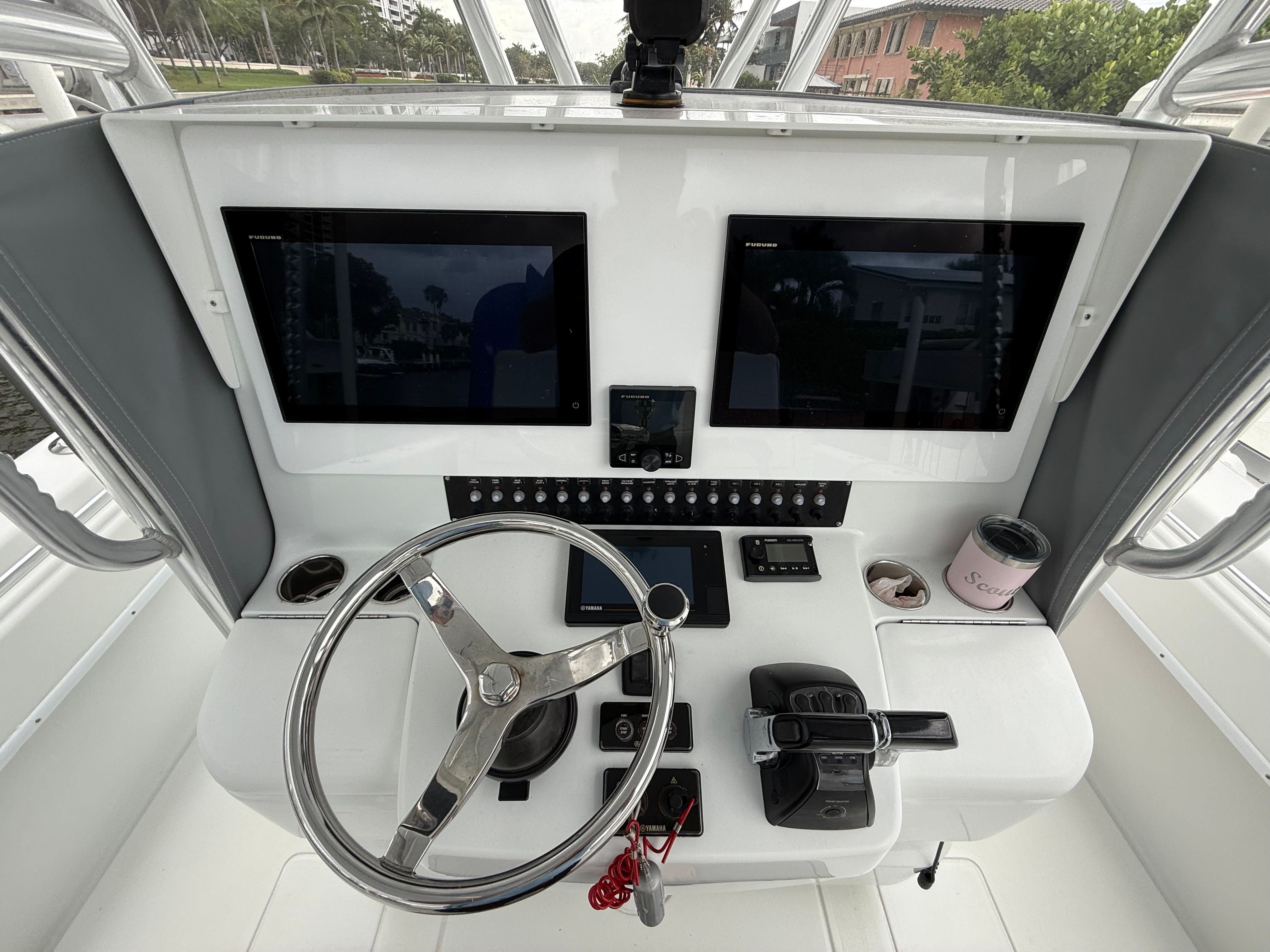 2021 CONTENDER 35 ST - Image 5