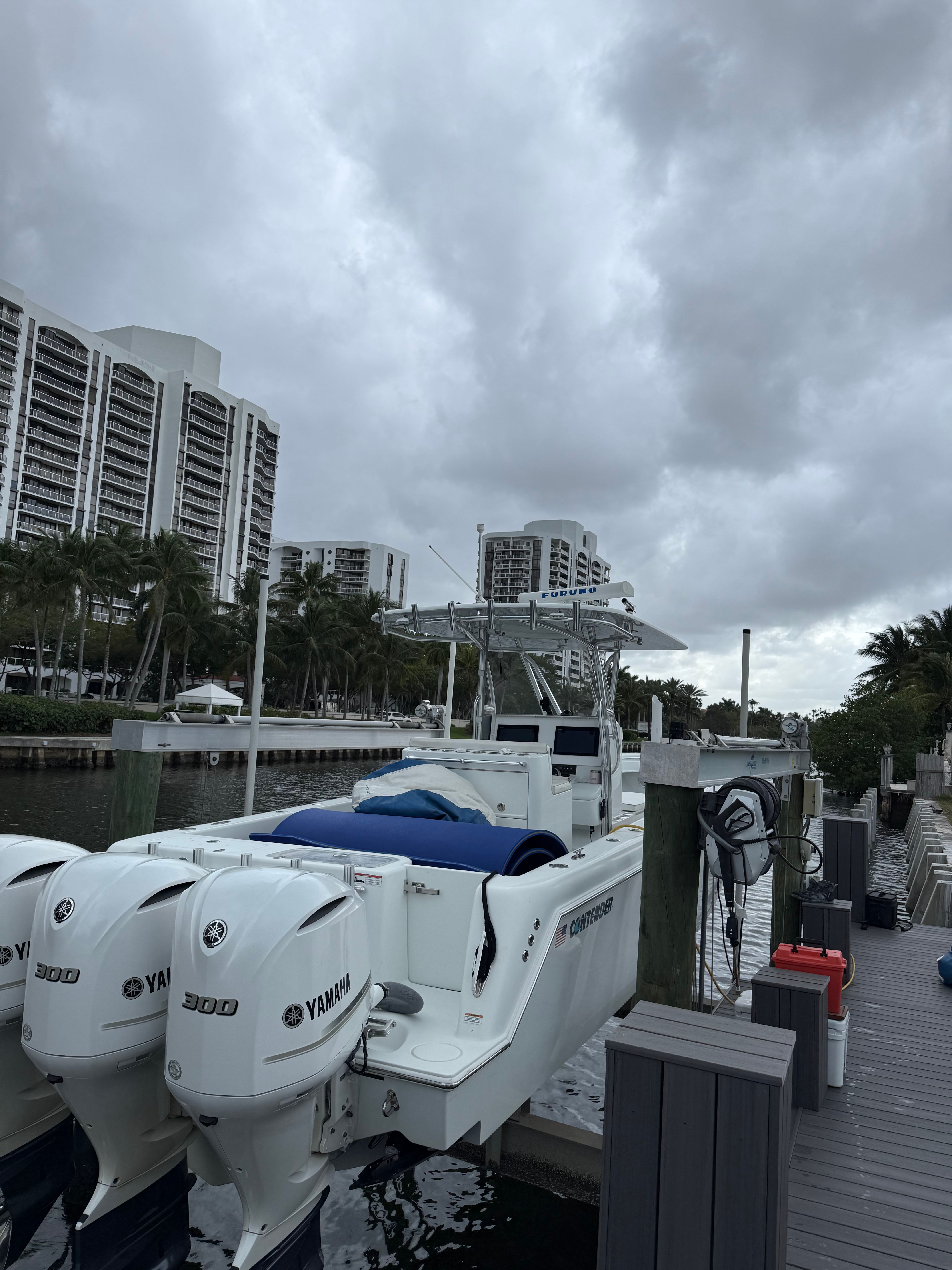 2021 CONTENDER 35 ST - Image 3