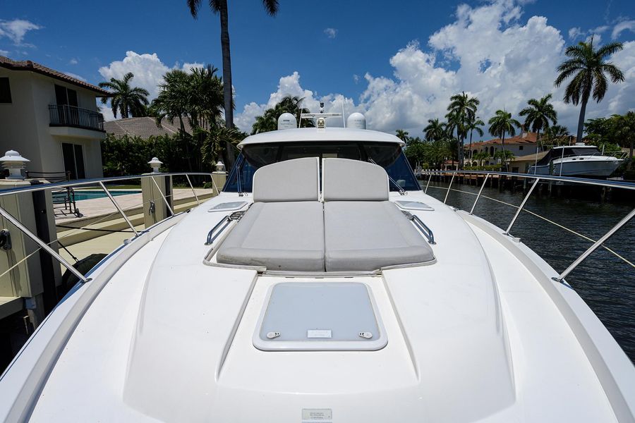 2017 Riviera 5400 Sport Yacht