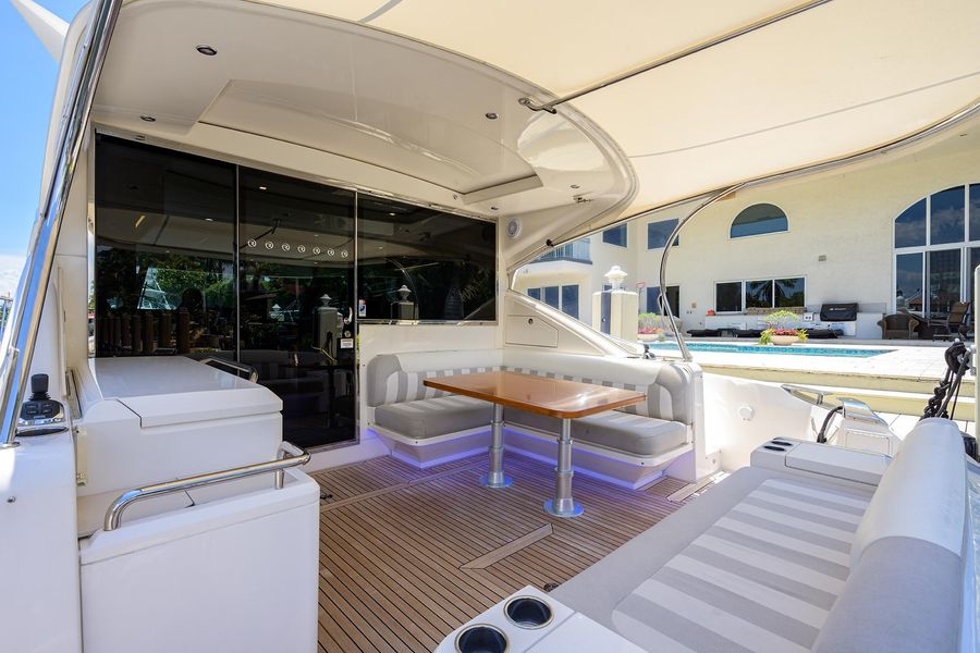 2017 Riviera 5400 Sport Yacht