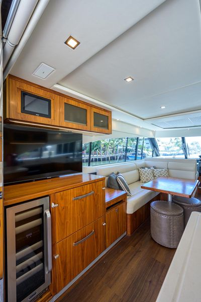 2017 Riviera 5400 Sport Yacht